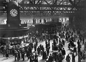 Monuments and memorials Collection: Concourse, Central Station, Gordon Street, Glasgow