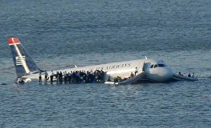 River artworks Jigsaw Puzzle Collection: US Airways plane lands in the Hudson River