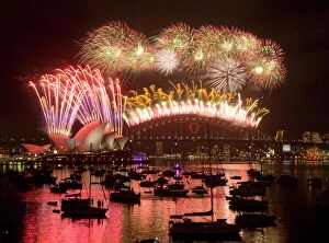 Sydney Canvas Print Collection: Fireworks light up the Sydney Harbour Bridge during the annual fireworks display