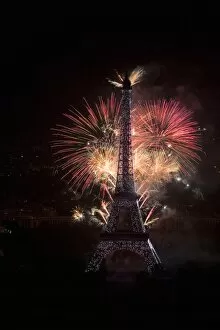 David Barnes Collection: 14th July (Batille Day) fireworks at the Eiffel Tower, Paris, France