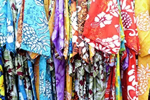 Line Collection: Hawaiian shirts display at market place