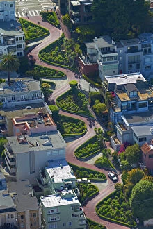 West Coast Collection: USA, California, San Francisco - Lombard Street (claimed to be the worlds crookedest street)