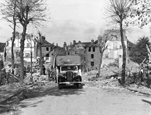 Firefighters Fine Art Print Collection: Blitz in London -- ambulance at Ladywell, Lewisham, WW2