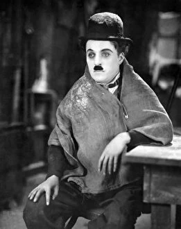 Nec04 Collection: THE GOLD RUSH, 1925. Charlie Chaplin in a scene from The Gold Rush