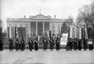 Protestor Collection: WHITE HOUSE: SUFFRAGETTES. Women suffragettes picketing in front of the White House, Washington