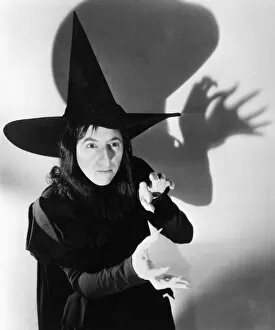 Wizard Of Oz Collection: WICKED WITCH OF THE WEST Margaret Hamilton as the Wicked Witch of the West in the 1939 MGM