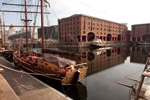 Pelynt Collection: Albert Docks Liverpool