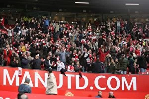 Related Images Photographic Print Collection: Arsenal Fans 25-Minute Standing Ovation: Manchester United 2-1