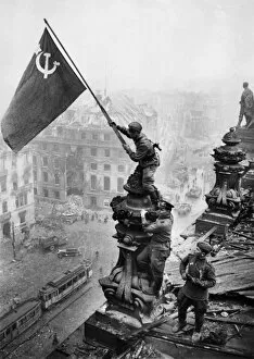 Soldiers Collection: Red army soldiers raising the soviet flag over the reichstag in berlin, germany, april 30, 1945