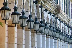 Corfu Collection: The arcades and traditional lanterns of the famous Liston at the Spianada in Kerkyra, Corfu Town