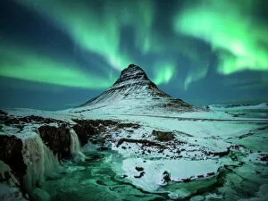 Aurora Borealis Photographic Print Collection: Aurora borealis over Kirkjufell during the night in Iceland