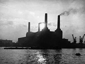 Embrace the Elegance: Art Deco Poster Art Collection Canvas Print Collection: Battersea Power Station Silhouette