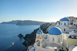 Greek Architecture Photographic Print Collection: Blue sea in summer, greek islands, Santorini