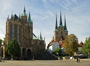 Urban cityscapes Mouse Mat Collection: Cathedral Square with Erfurt Cathedral and Severikirche Church on Domberg hill, Erfurt, Thuringia