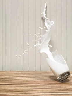Oresund Region Collection: Glas of milk spilling