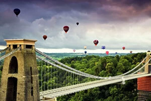 Clifton Suspension Bridge Tote Bag Collection: Hot Air Balloons over the Clifton Suspension Bridge