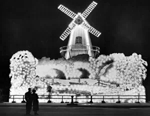 Fox Photo Library Collection: Well Lit Blackpool, 1938