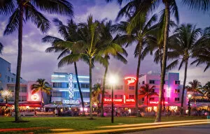 Art deco Jigsaw Puzzle Collection: Miami Beach. Ocean Drive at night