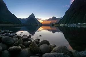 Sunset landscapes Fine Art Print Collection: Milford Sound, Fiordland National Park