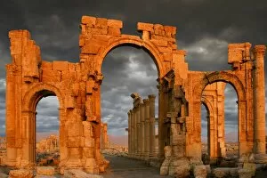 Ancient civilizations Collection: Monumental Arch, Palmyra, Syria