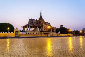 Temples Photo Mug Collection: Moonlight pavilion, Royal Palace, Phnom Penh