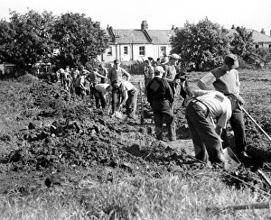 Prisoners of war Metal Print Collection: German prisoners have started work on the London County Council housing estate at Vendant - lane
