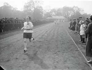 18 Jul 2015 Photographic Print Collection: Middlesex ladies athletics club sports meeting at Battersea park. Miss V Palmer