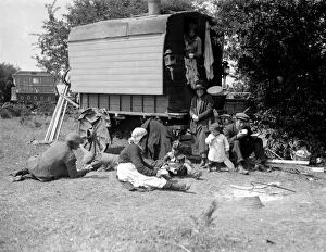 Related Images Cushion Collection: Romany gypsy family camped on Epsom downs during the race meeting on Epsom racecourse