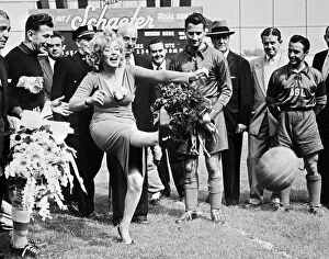 Football Fine Art Print Collection: Marilyn Monroe Football Kick, 1957
