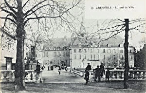Administrative Collection: Animated view of Grenoble with the Hotel de Ville in the background; postcard