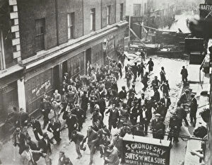 Police Jigsaw Puzzle Collection: The battle of Cable Street, 4 October 1936 (b / w photo)