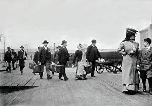 Luggage And Bags Collection: Immigrants Arrive At Ellis, New York, USA, c. 1895-1910 (b/w photo)