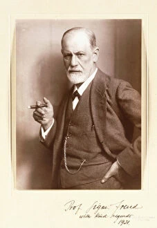 Waistcoat Collection: A signed photograph of Sigmund Freud, c. 1921 (sepia photo)
