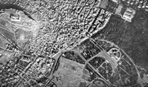 WWI aerial photography Collection: Athenes vue en avion; L'Acropole. Le Zappeion et le Palais de Roi, 1916. Creator: Unknown
