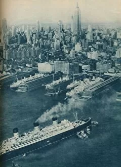Hudson River Collection: Cunard White Star liner Berengaria, approaching Cunard pier, 1936