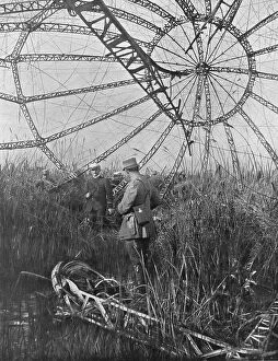 Germany Collection: L'Armature du Zeppelin abattu dans les Marais du Vardar, 1916. Creator: Unknown
