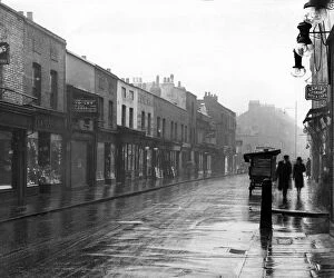 Lambeth Collection: Lambeth Walk in the rain 1938
