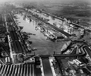 Inner Boroughs Collection: Aerial view showing London docks in the East, 1951