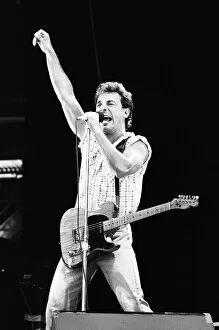 Bruce Springsteen Photographic Print Collection: Bruce Springsteen in concert at Wembley, London, 3rd July 1985