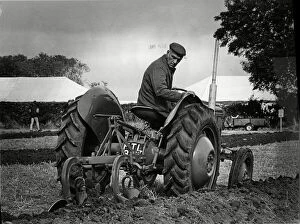 Derby Fine Art Print Collection: Cliff Yeomans of Ashbourne, West Hallam ploughing match. 15th September 1986