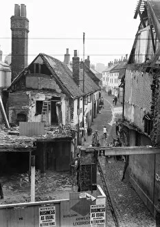 Hillingdon Collection: Demolition of Bell Yard to make way for new station, Uxbridge, London. 19th August 1932