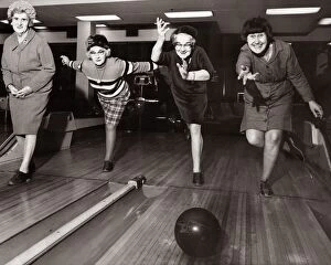 Lewisham Jigsaw Puzzle Collection: Four elderley women who are part of a newly formed tenpin bowling team practcie their
