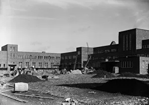 Hillingdon Collection: Evelyns School under construction, Yiewsley 1935