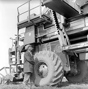 Combine Harvester Collection: Farming: Ross Pea picking machine. 1964 A1201-003