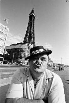Related Images Poster Print Collection: Les Dawson at Blackpool Beach, Lancashire. 15th July 1984