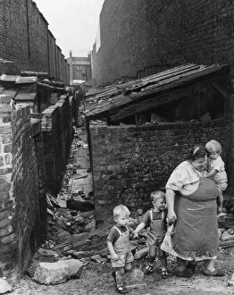 Passageway Collection: Liverpool Slums, 27th June 1962. Our Picture Shows... mother
