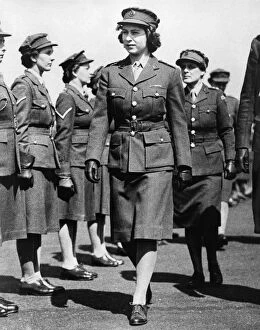 Uniform Collection: Queen Elizabeth II. Princess Elizabeth as Junior Commander in the ATS inspecting