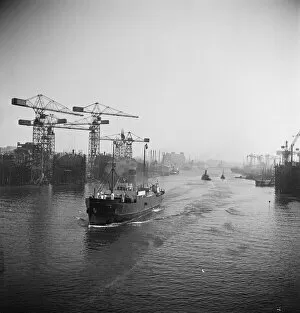 Shipbuilders Collection: River Clyde, shipbuilding industry in Glasgow, Scotland. May 1951