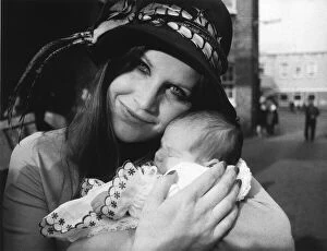 Hugging Collection: Sandie Shaw with baby daughter Grace February 1971. Pictured