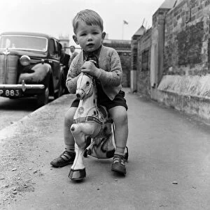 Related Images Fine Art Print Collection: Two year old Peter Greenhill of the Falcon, off Fleet Street
